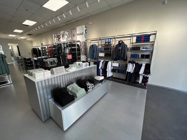 Images HUGO Outlet - San Ysidro