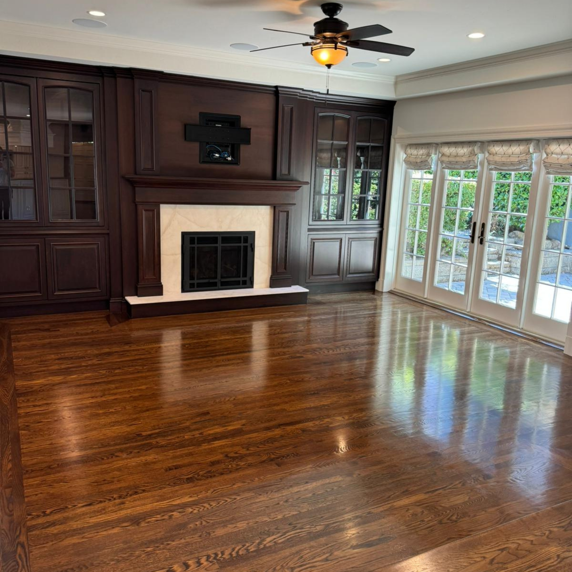Create a welcoming atmosphere in your living room with our professional cleaning services. Whether it’s a cozy night in or a gathering with friends, we ensure every corner of your living room, including the fireplace, is sparkling clean and inviting.