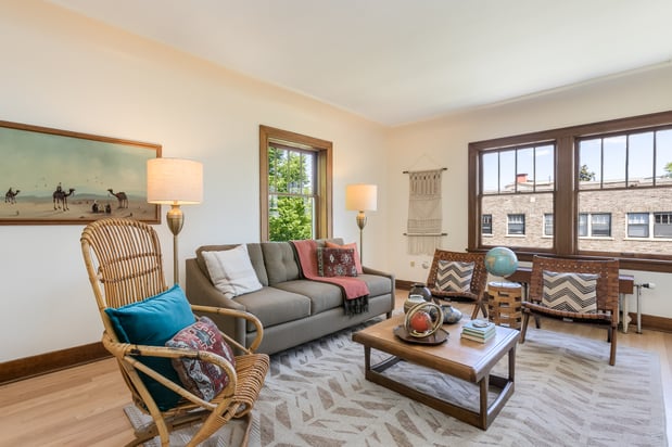 Images Lauren Essl, REALTOR