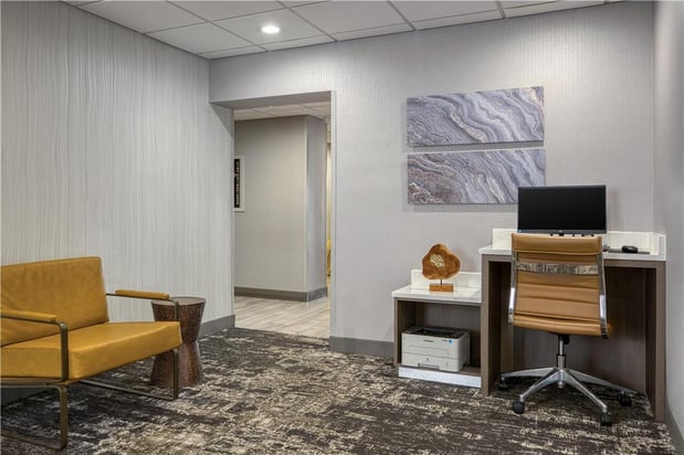 Images SureStay Plus by Best Western Chicago Lombard