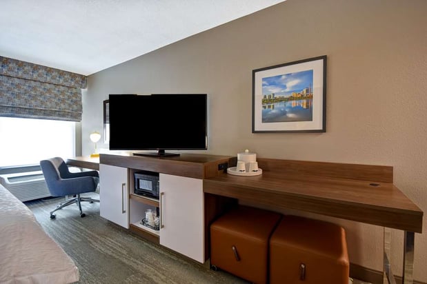 Images Hampton Inn Birmingham-Colonnade 280