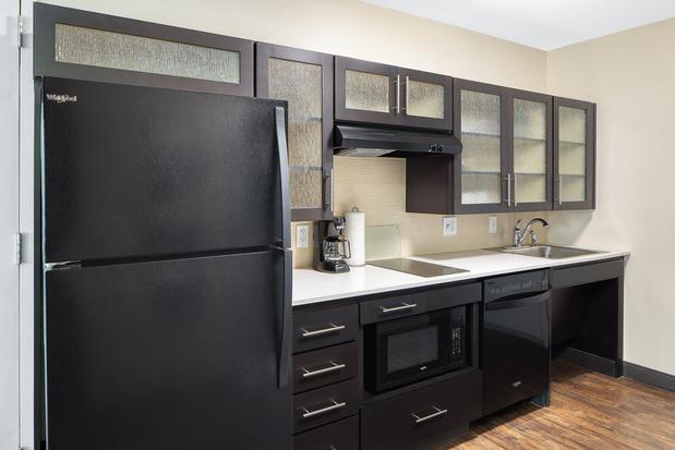 Images Candlewood Suites Building 38300