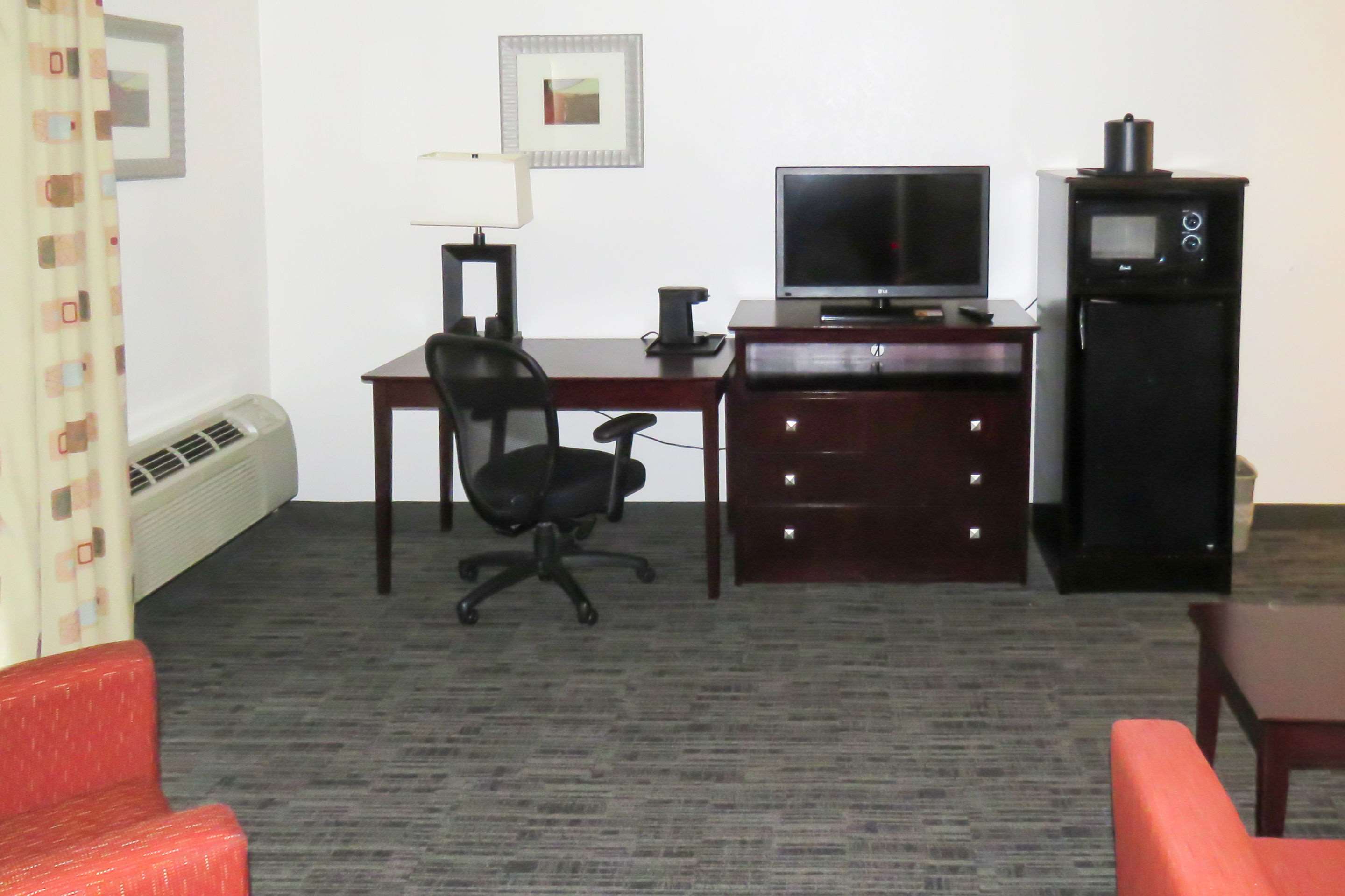 One-bedroom suite