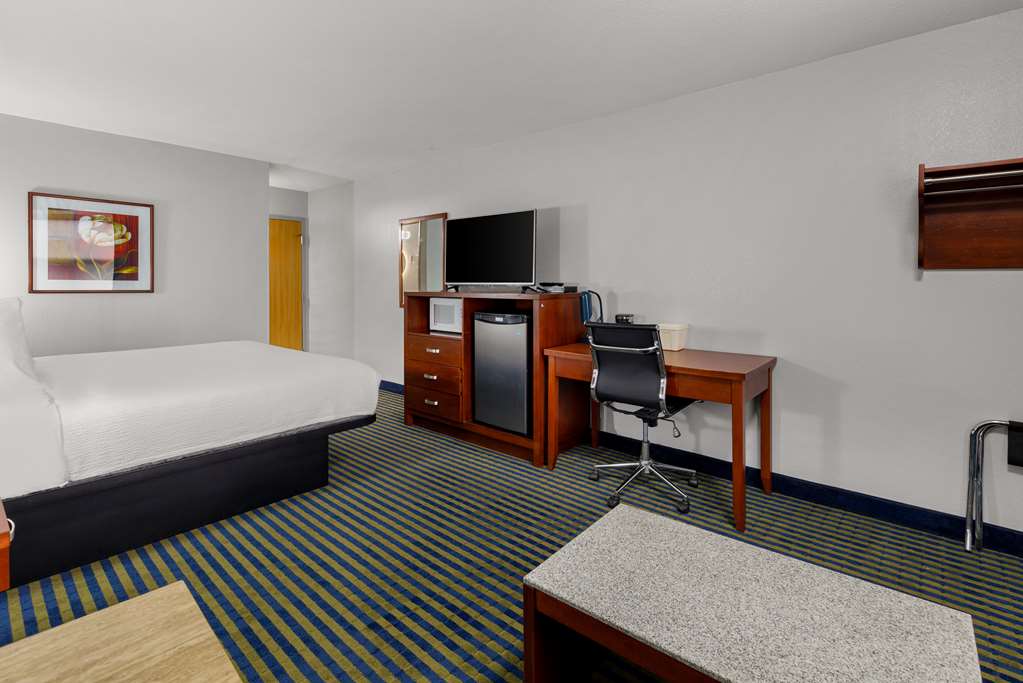 Images SureStay Plus by Best Western Brooks