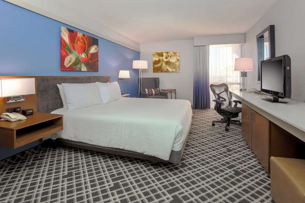 Images Hilton Garden Inn Dallas/Market Center