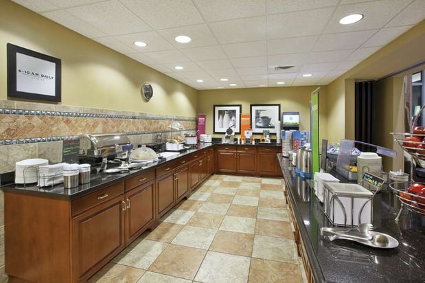Images Hampton Inn & Suites Wichita-Northeast