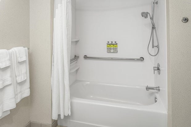 Images Holiday Inn Express & Suites Hudson I-94 by IHG
