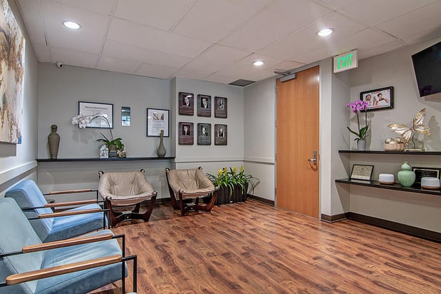 Images Wilshire Smile Studio - Los Angeles Dentist, Cosmetic and Emergency Dentistry