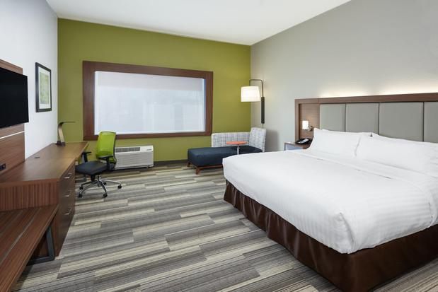 Images Holiday Inn Express & Suites Chicago North Shore - Niles, an IHG Hotel