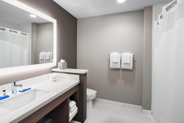 Images Holiday Inn Express & Suites Lubbock Central - Univ Area by IHG