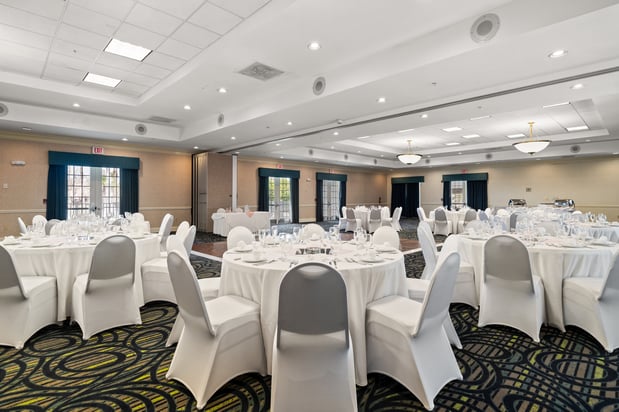Images Holiday Inn & Suites Clearwater Beach S-Harbourside by IHG