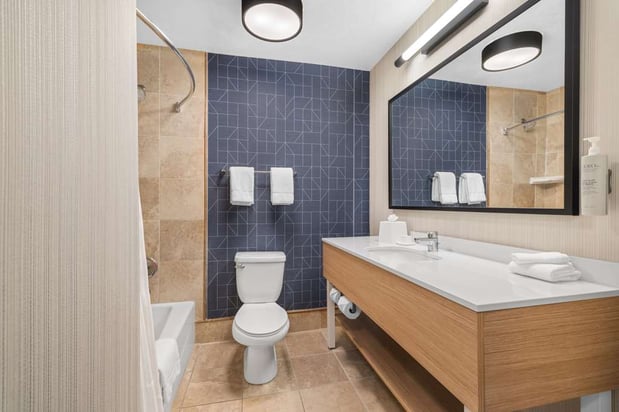 Images Spark by Hilton Bakersfield Central