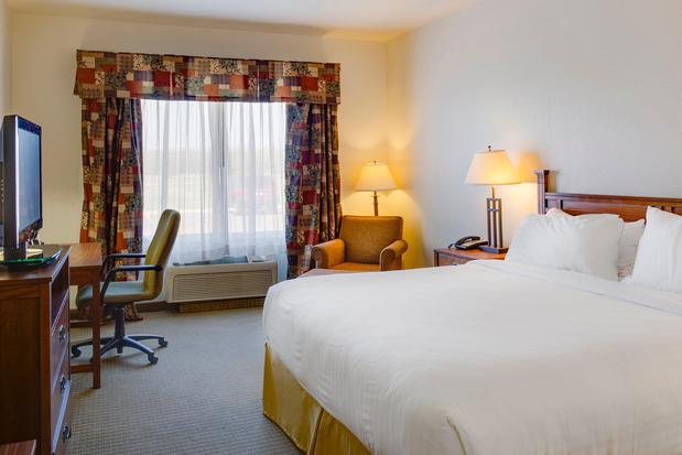 Images Holiday Inn Express & Suites Oklahoma City - Bethany, an IHG Hotel