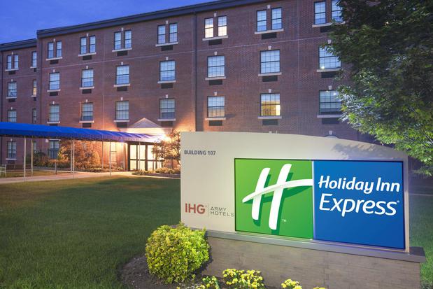 Images Holiday Inn Express Building 107