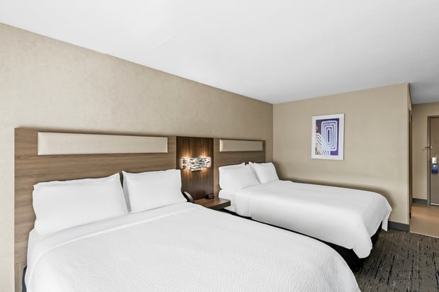 Images Holiday Inn Express & Suites Council Bluffs - Conv Ctr Area by IHG