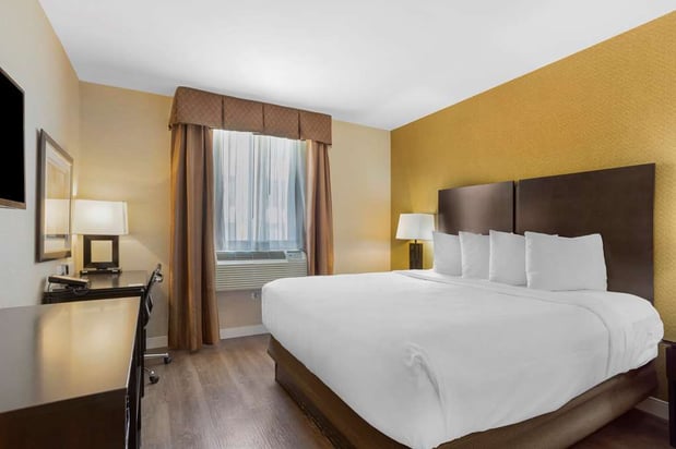 Images Best Western Plus Plaza Hotel