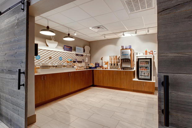 Images Holiday Inn Express & Suites Central Omaha by IHG
