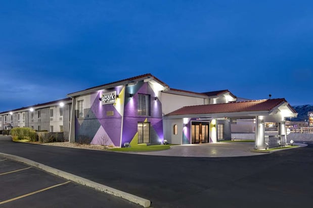 Images Spark by Hilton Rock Springs