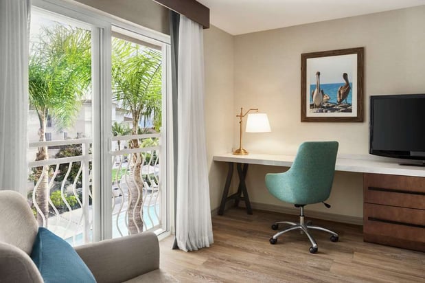 Images Hilton Garden Inn Carlsbad Beach