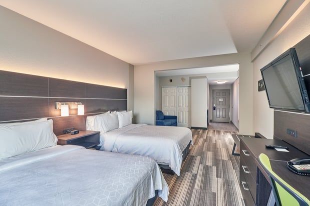 Images Holiday Inn Express & Suites Clearwater/US 19 N by IHG