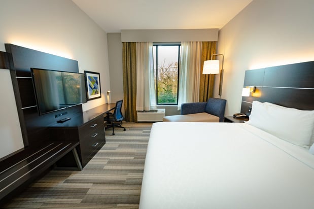 Images Holiday Inn Express & Suites Franklin - Berry Farms by IHG