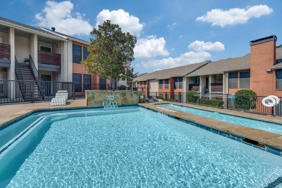 swimming pool at Infinity on the Oaks 