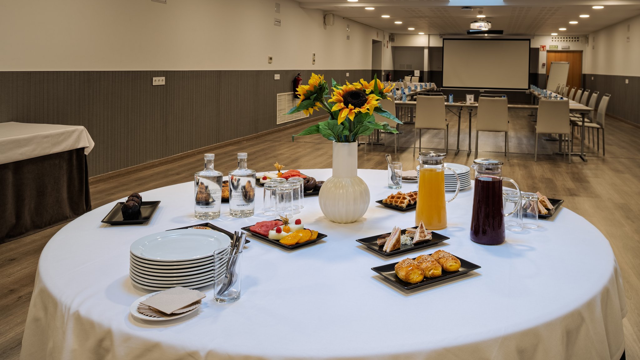 Images Crowne Plaza Madrid Airport by IHG