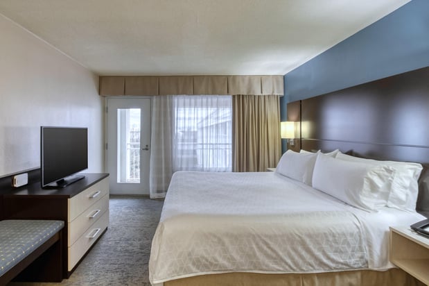 Images Holiday Inn & Suites Atlanta Airport-North by IHG