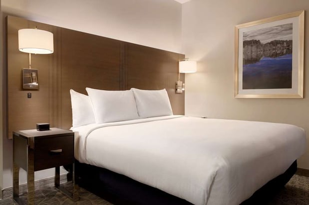 Images Embassy Suites by Hilton The Woodlands® at Hughes Landing