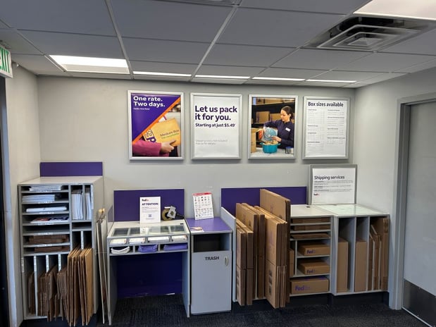 Images FedEx Office Print & Ship Center