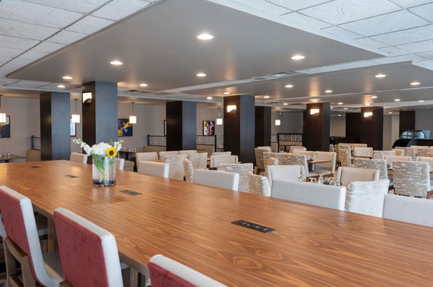 Images Crowne Plaza Indianapolis-Airport by IHG