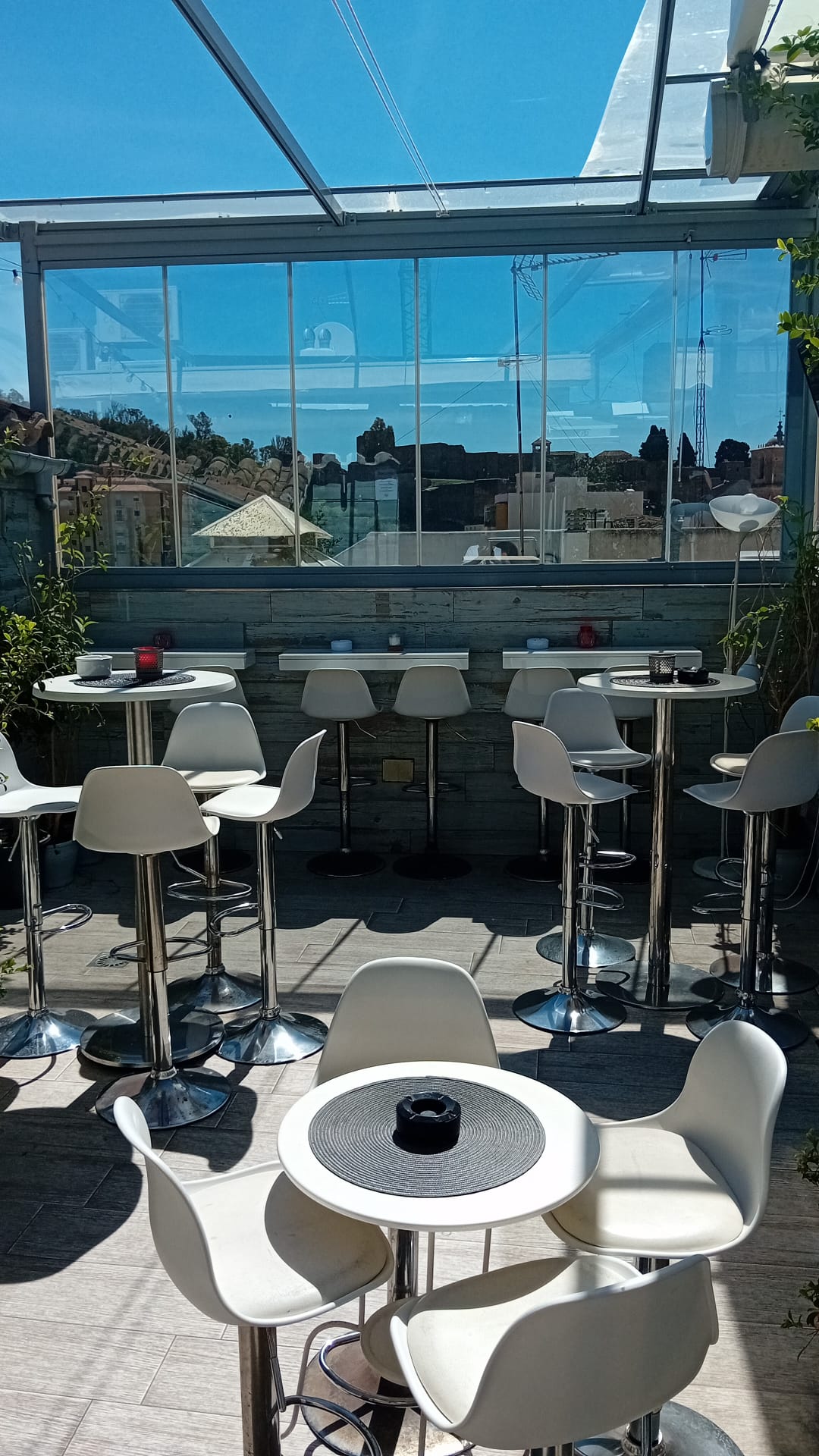 Images Terraza la Merced Karaoke Bar