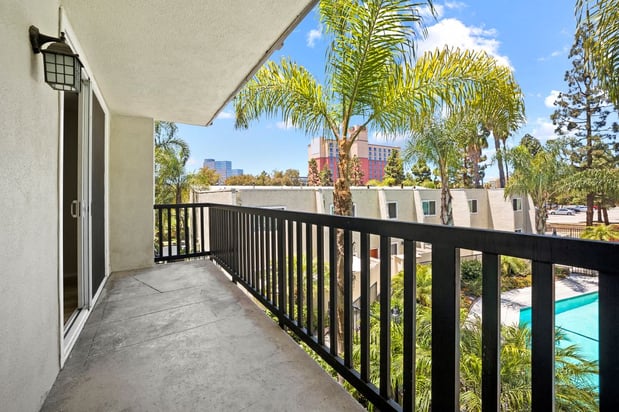 Images Parkway Plaza Apartments