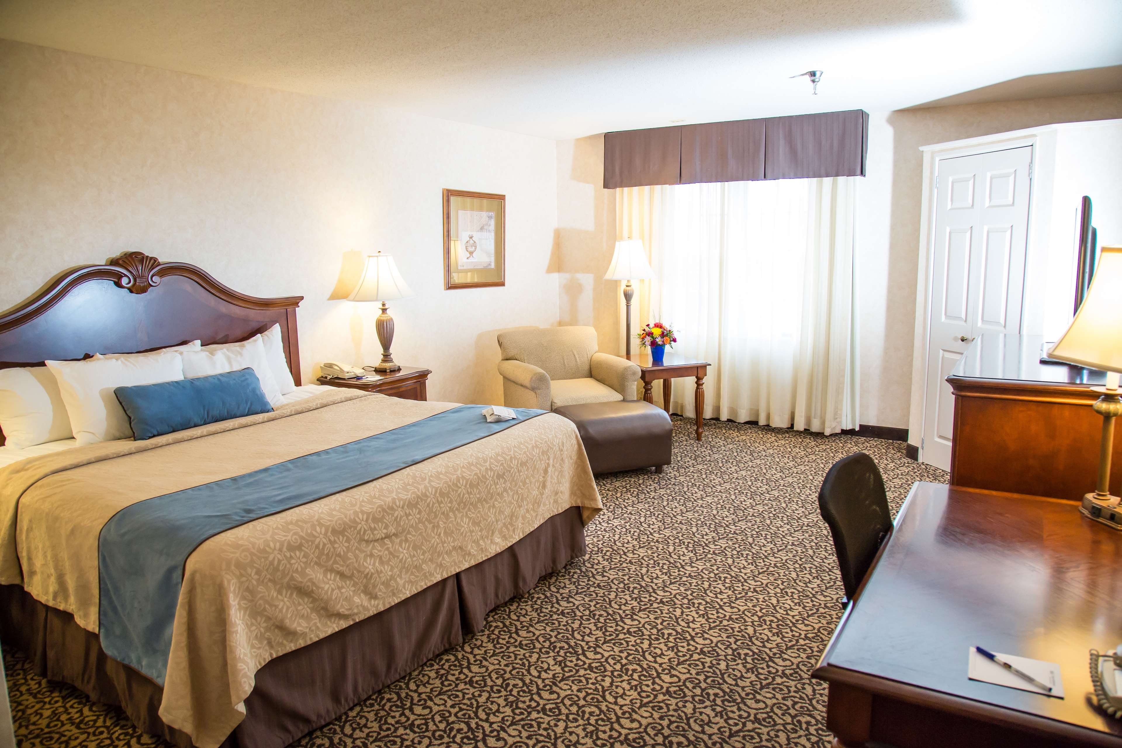 Best Western Plus Steeplegate Inn in Davenport, IA (Hotels & Motels