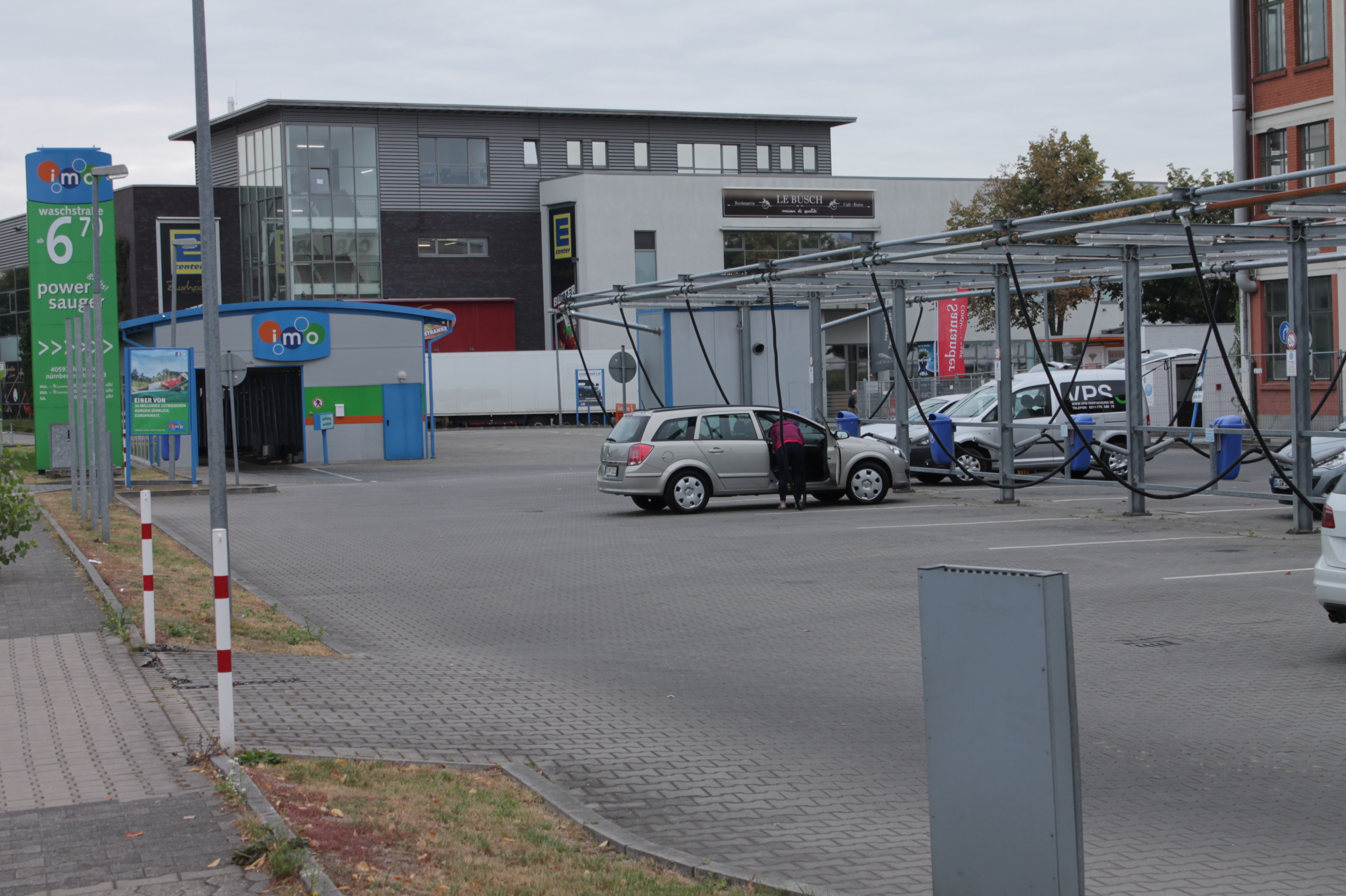 IMO Car Wash, Nürnberger Str. 38/Kappeler Str. 105 in Düsseldorf