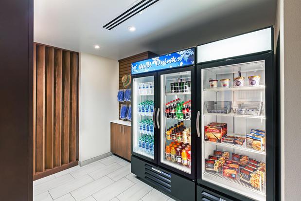 Images Holiday Inn Express & Suites Tulsa South - Woodland Hills by IHG
