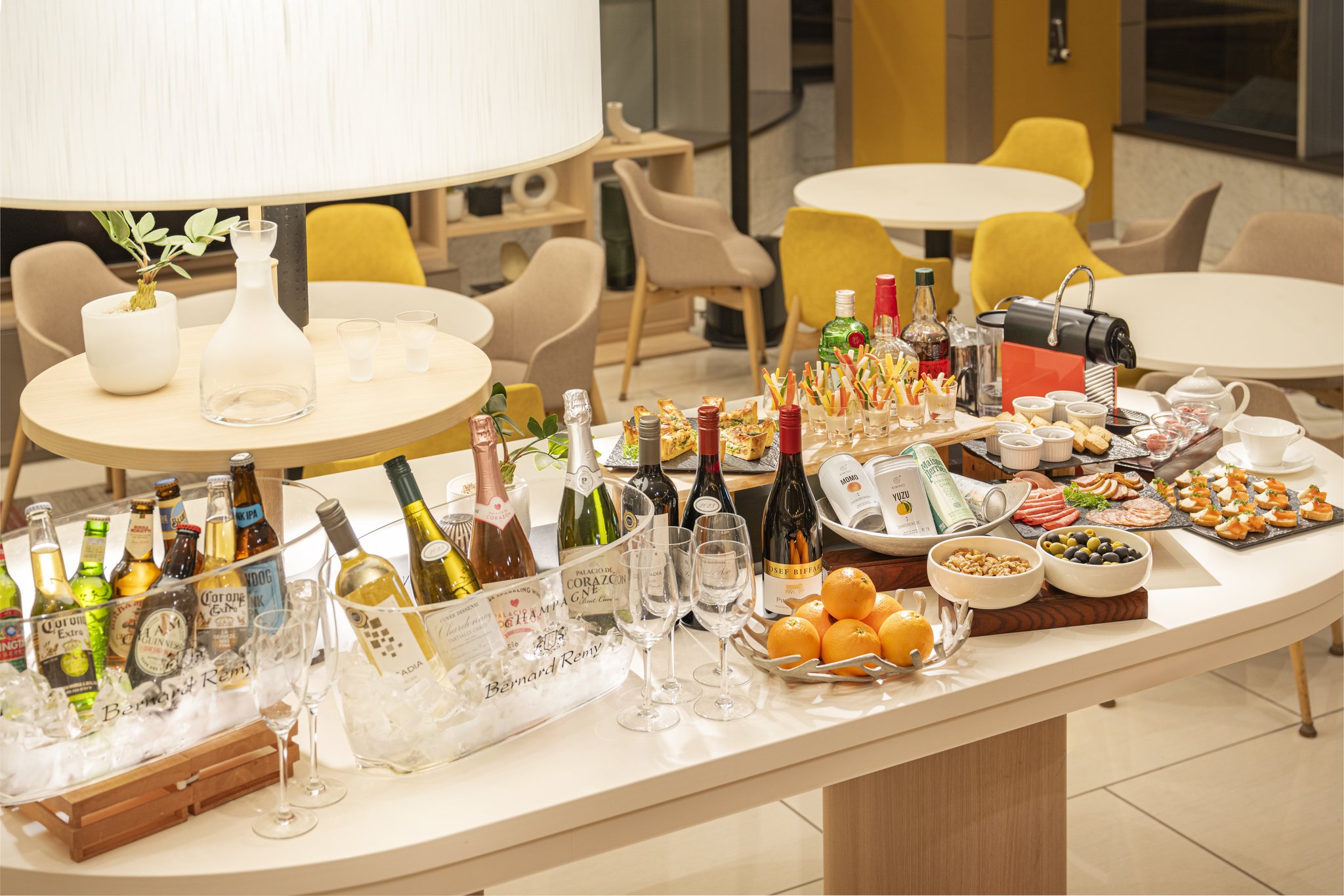 Images Holiday Inn & Suites Shin Osaka by IHG