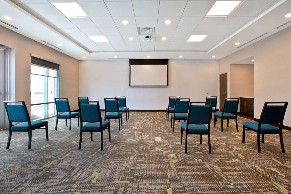 Meeting Room Hampton Inn & Suites Ottawa West Nepean (613)216-7829