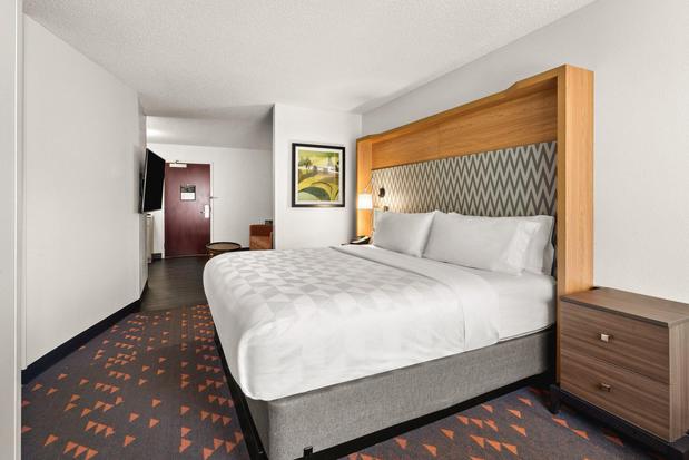 Images Holiday Inn & Suites Bothell by IHG