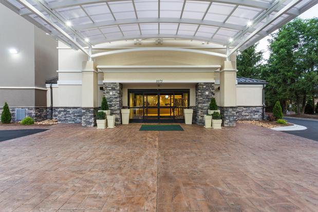Images Holiday Inn Boone - University Area by IHG