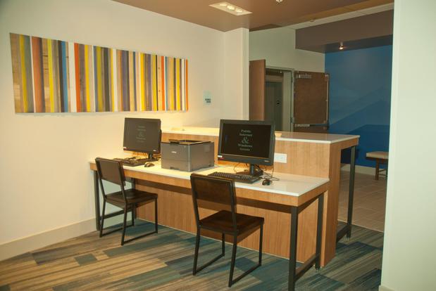 Images Holiday Inn Express & Suites Decatur by IHG