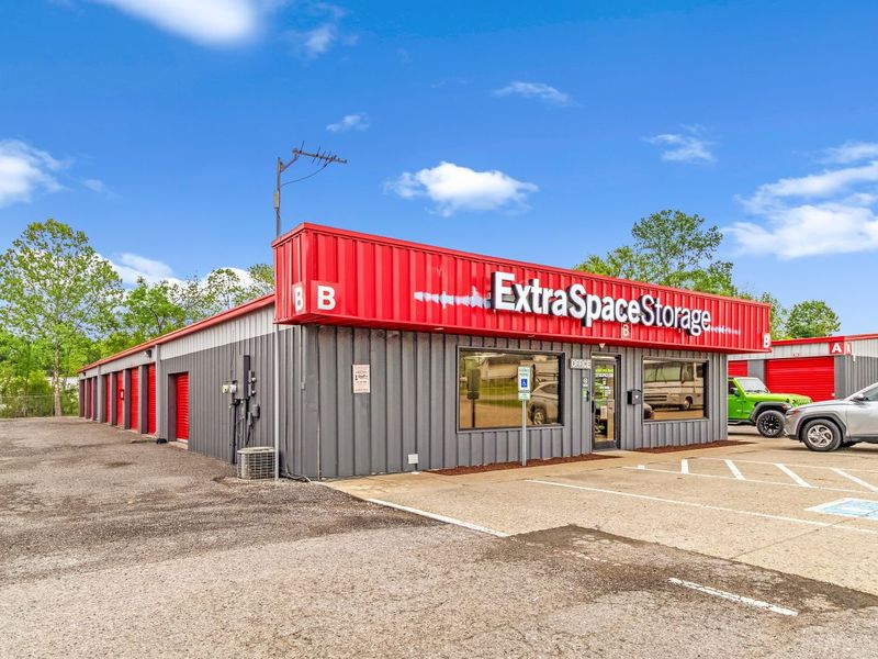 Beauty Image - Extra Space Storage at 813 N Broadway, Portland, TN 37148
