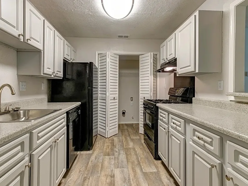 Kitchen with Refrigerator & Dishwasher