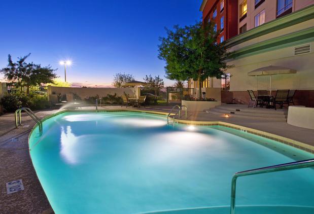 Images Holiday Inn & Suites Phoenix Airport by IHG