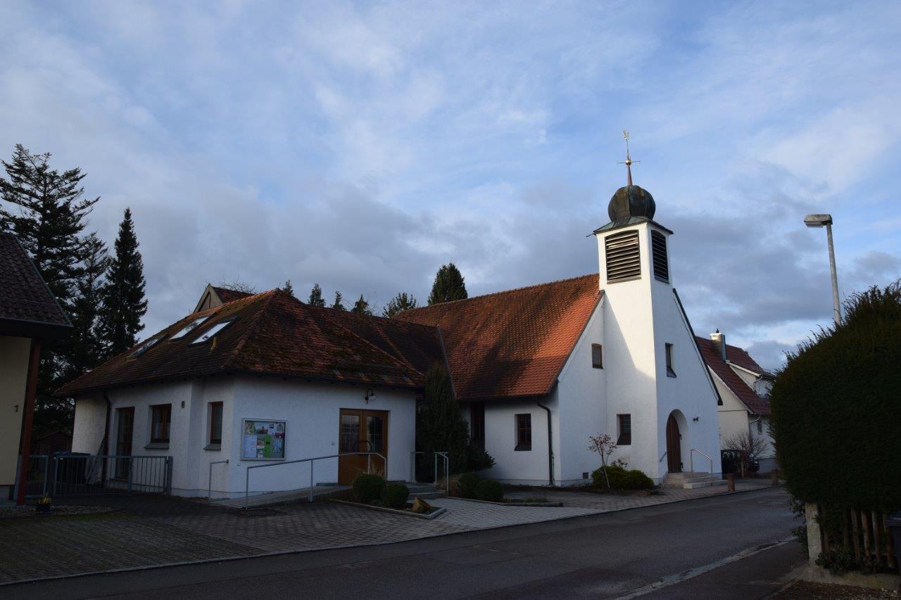 Christi-Himmelfahrts-Kirche - Evangelische Kirchengemeinde Dietenheim, Carl-Otto-Straße 3 in Dietenheim