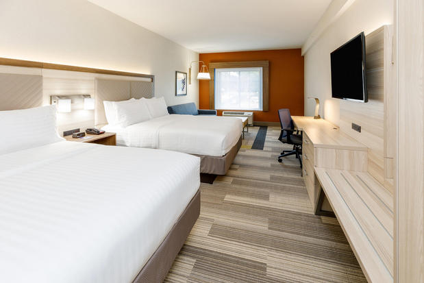 Images Holiday Inn Express & Suites Sturbridge, an IHG Hotel