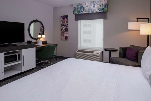 Images Hampton Inn & Suites Winston-Salem Downtown