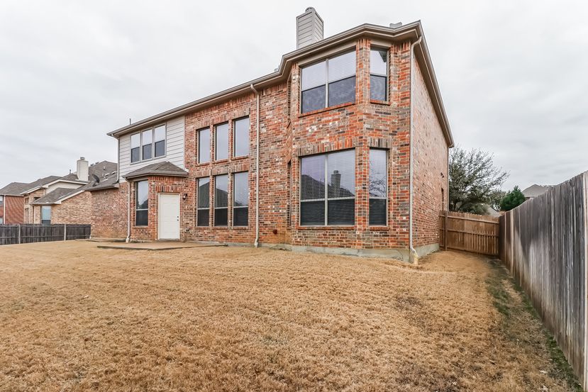 Large fenced backyard at Invitation Homes Dallas.