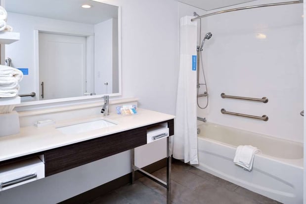 Images Hampton Inn Cedar Falls Downtown