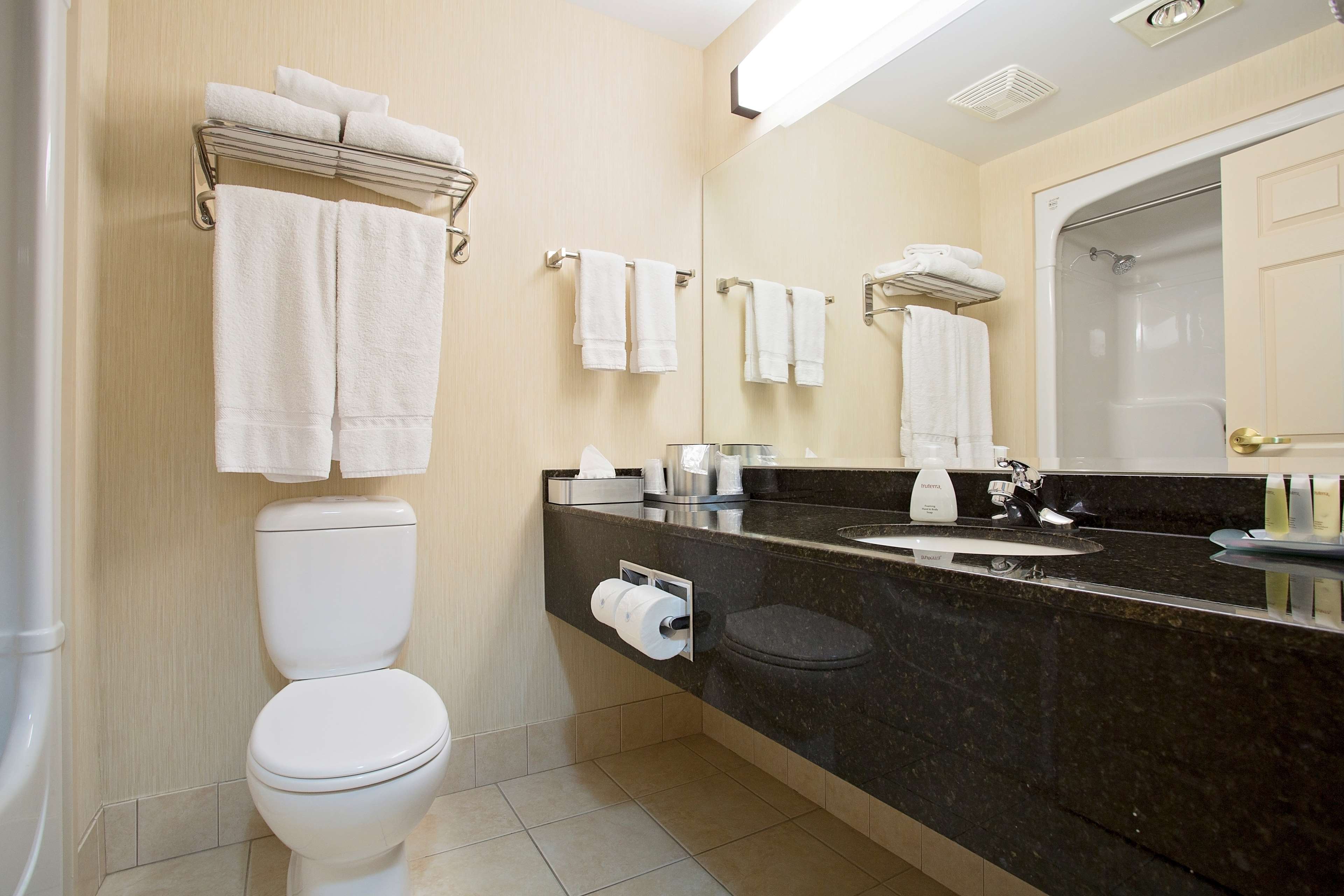 Two Room Suite Bathroom Best Western Inn On The Bay Owen Sound (519)371-9200